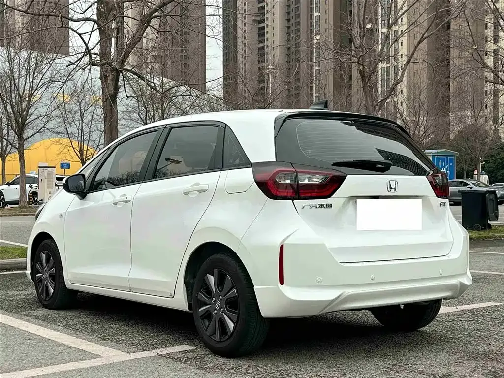 Honda Fit — фото 10