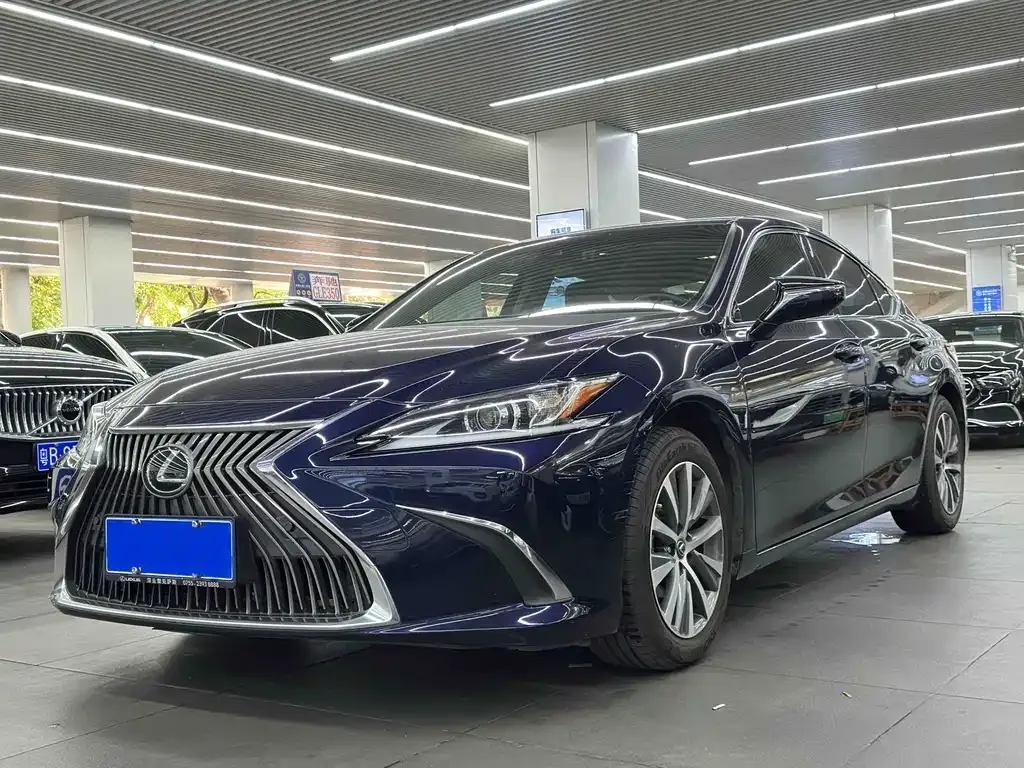 Lexus ES — фото 1