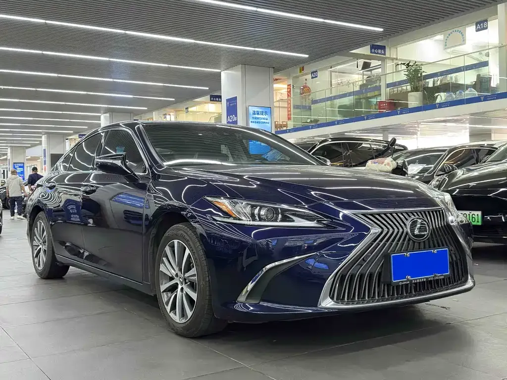 Lexus ES — фото 10