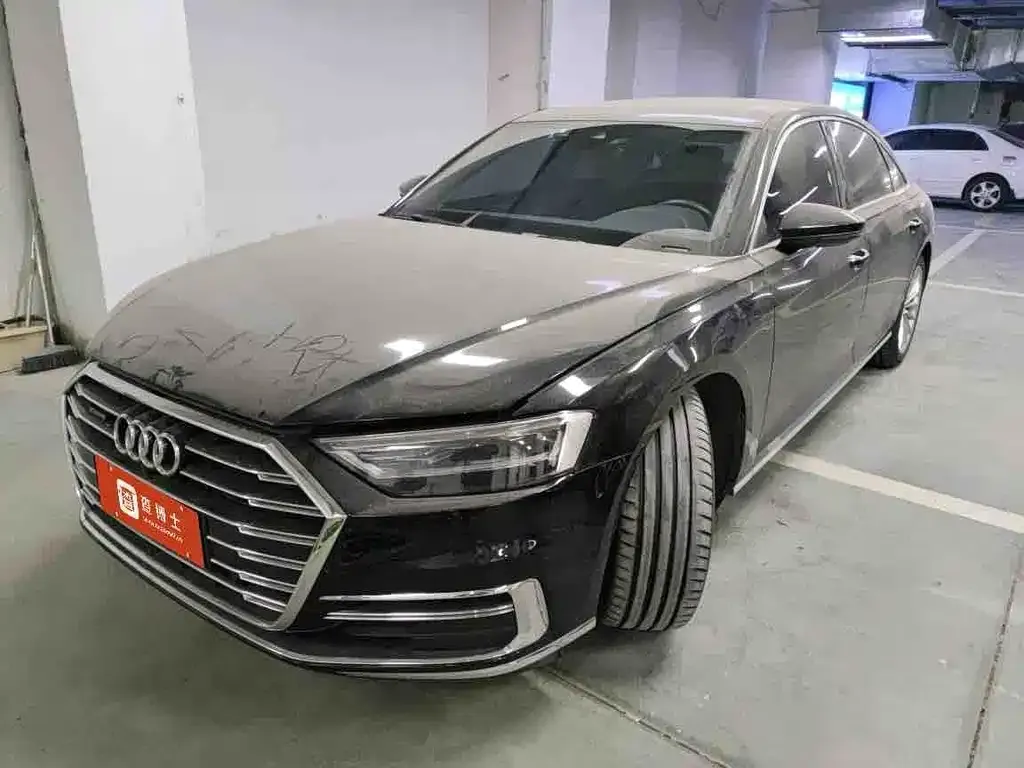Audi A8 — фото 1