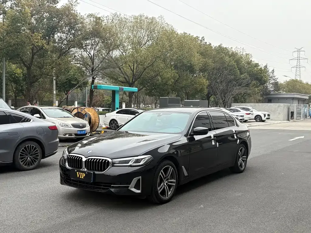 BMW 5 Series — фото 1