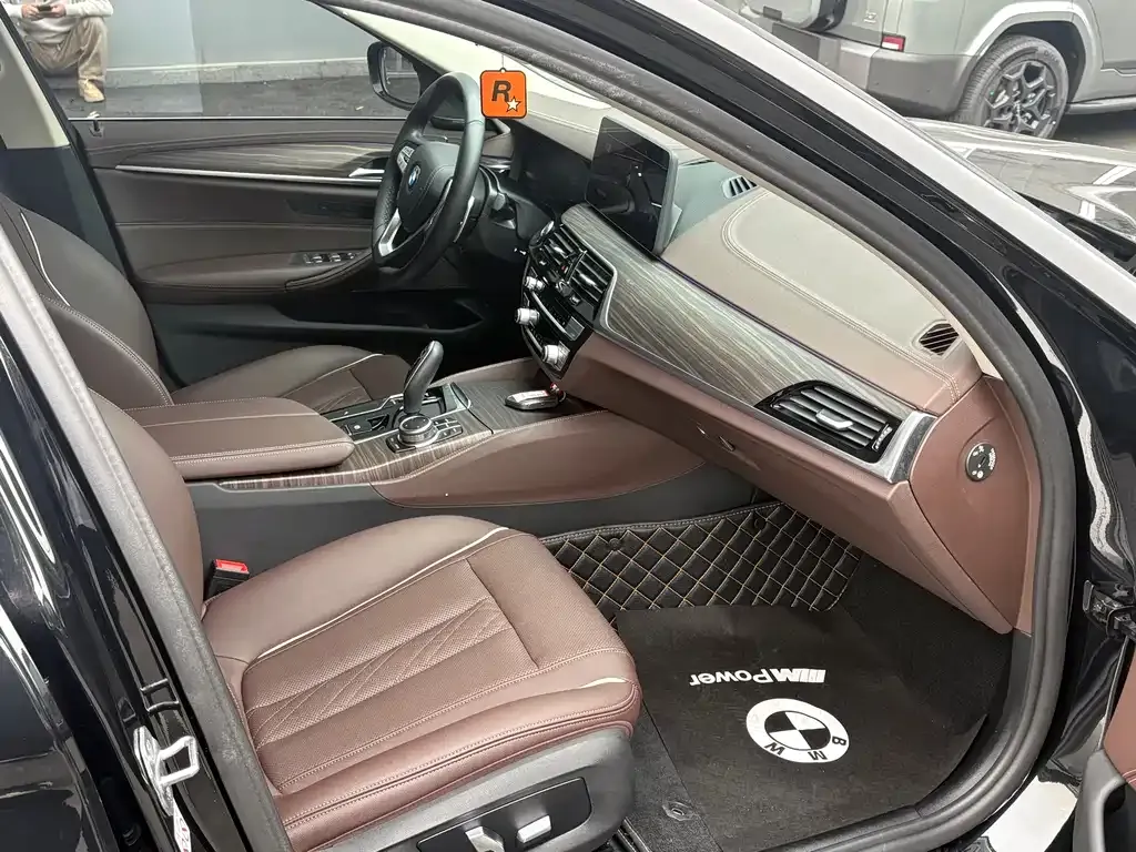 BMW 5 Series — фото 10