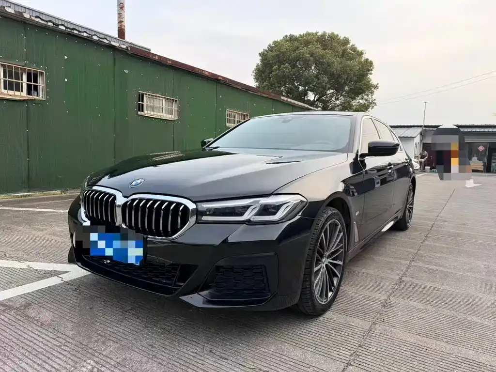 BMW 5 Series — фото 1
