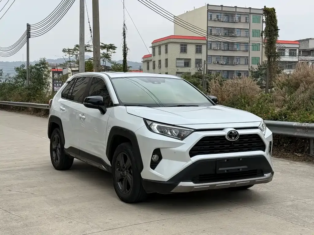 Toyota RAV4 — фото 9