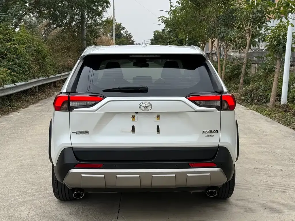 Toyota RAV4 — фото 6