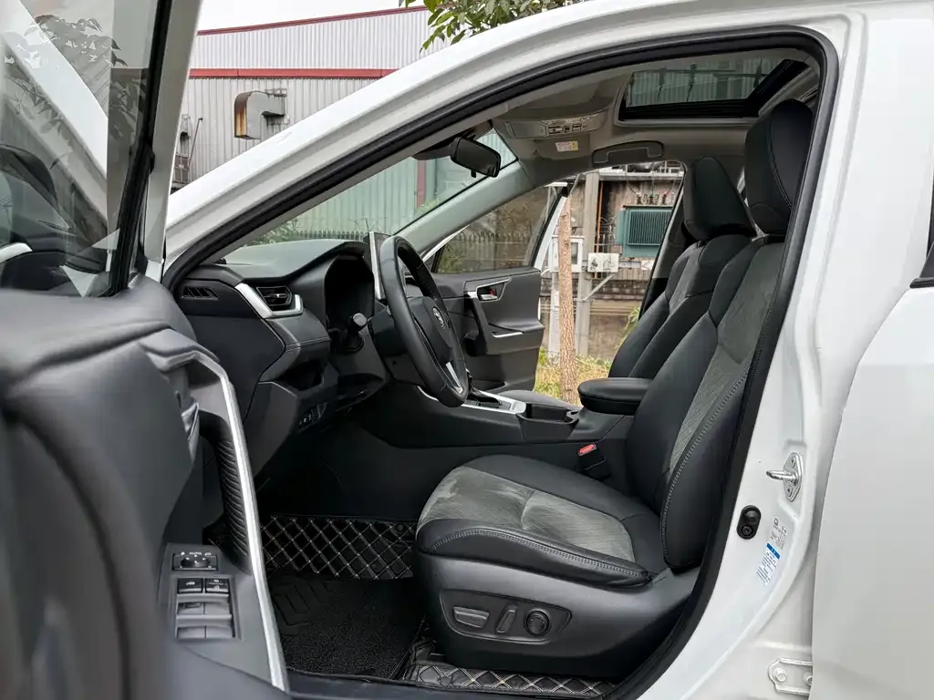 Toyota RAV4 — фото 2