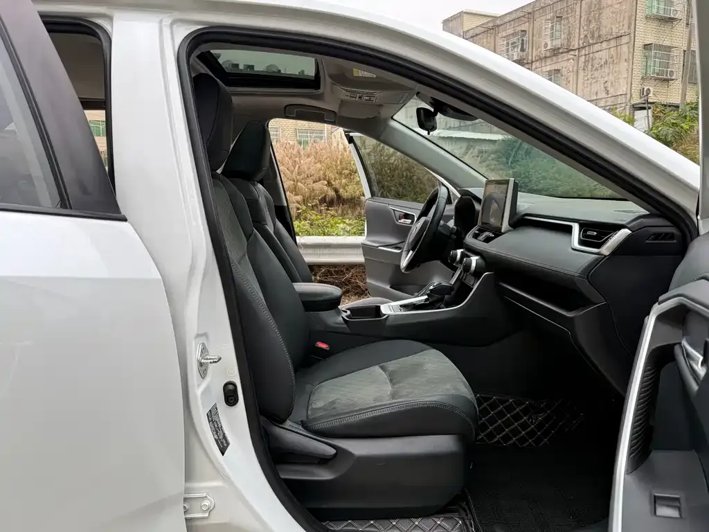 Toyota RAV4 — фото 4