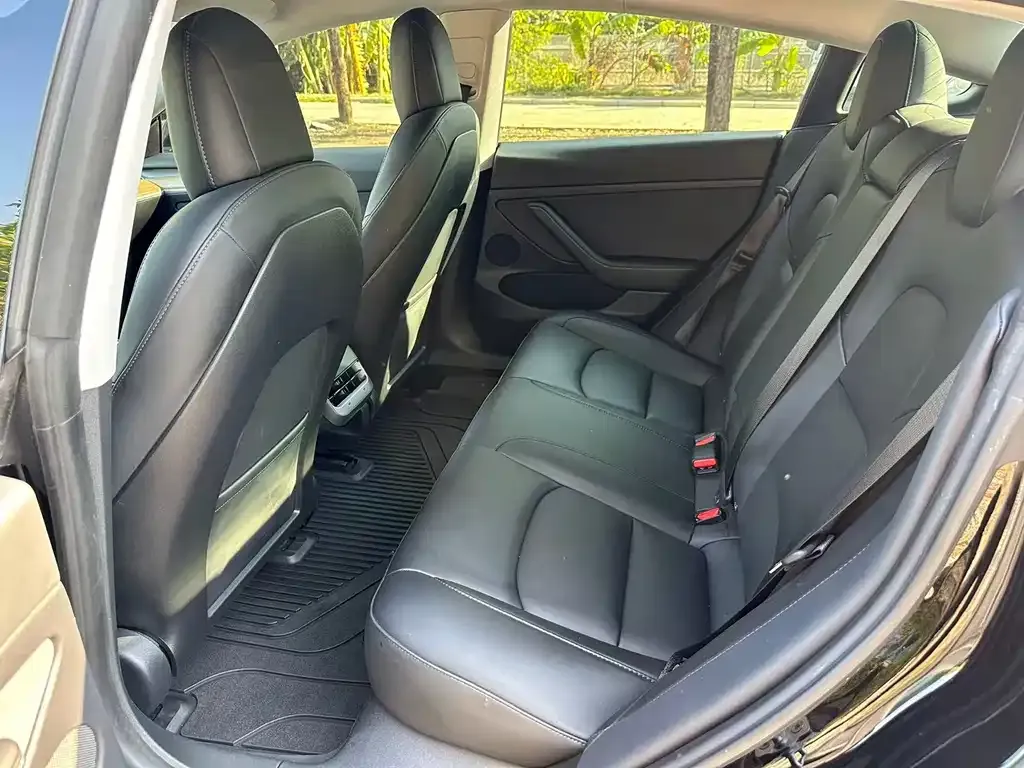 Tesla Model 3 — фото 4