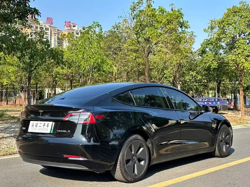 Tesla Model 3 — фото 9