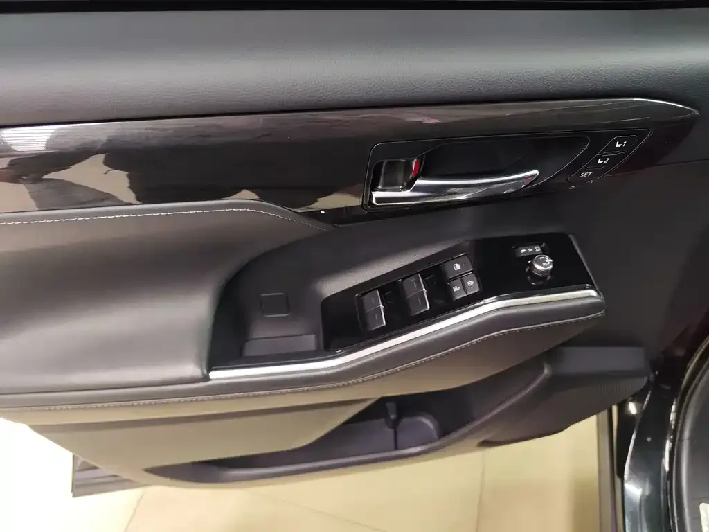 Toyota Crown Kluger 2022 из CN, фото 4