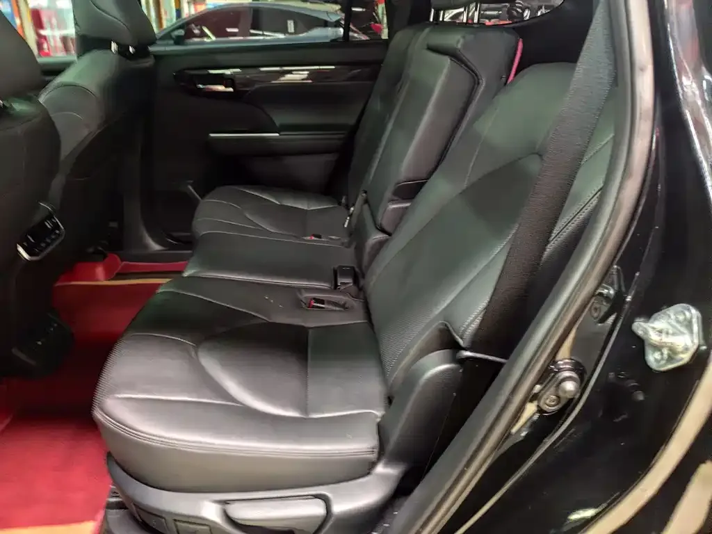 Toyota Crown Kluger 2022 из CN, фото 10