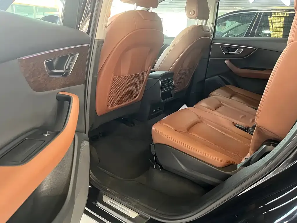 Audi Q7 2021 из CN, фото 3