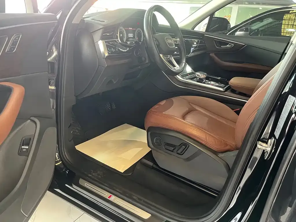 Audi Q7 2021 из CN, фото 2