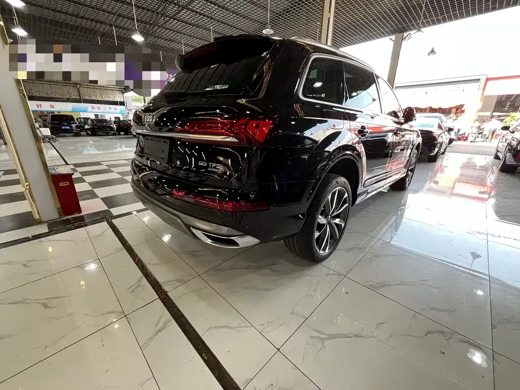 Audi Q7 2021 из CN, фото 8