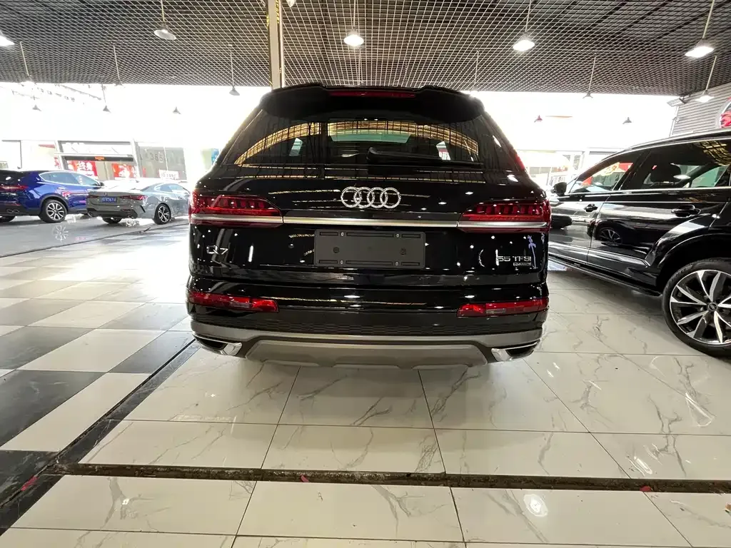 Audi Q7 2021 из CN, фото 7