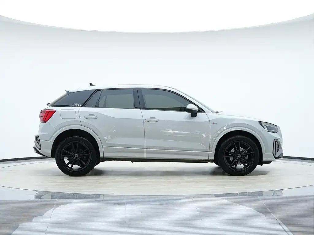 Audi Q2L 2023 из CN, фото 6