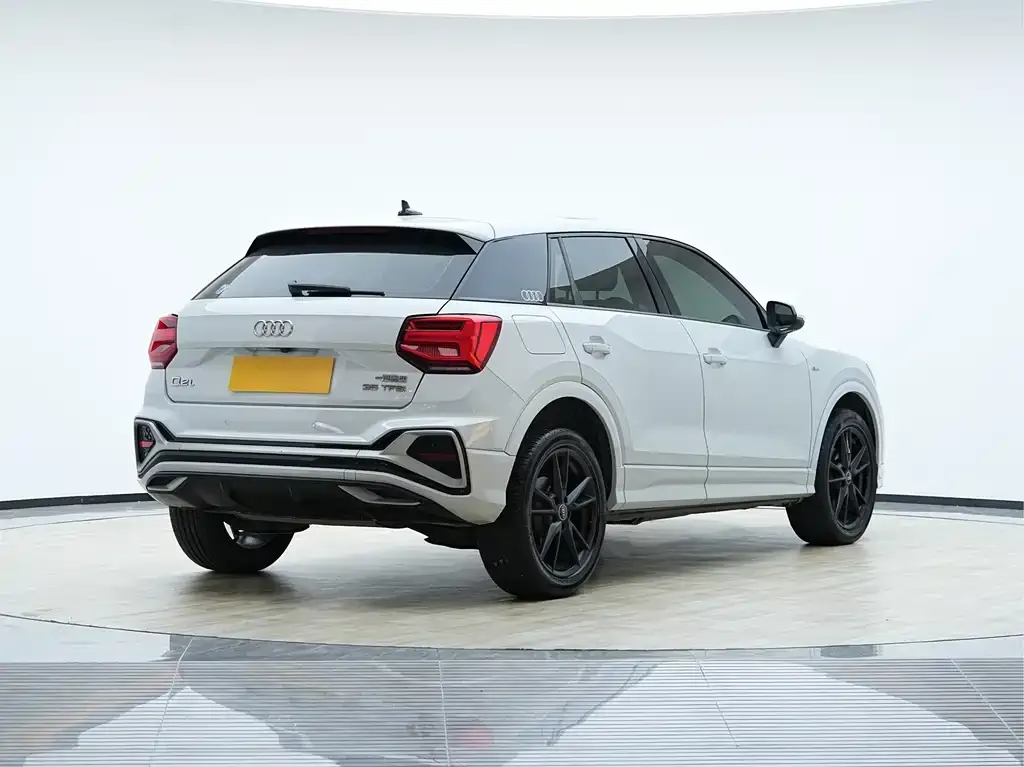 Audi Q2L 2023 из CN, фото 5