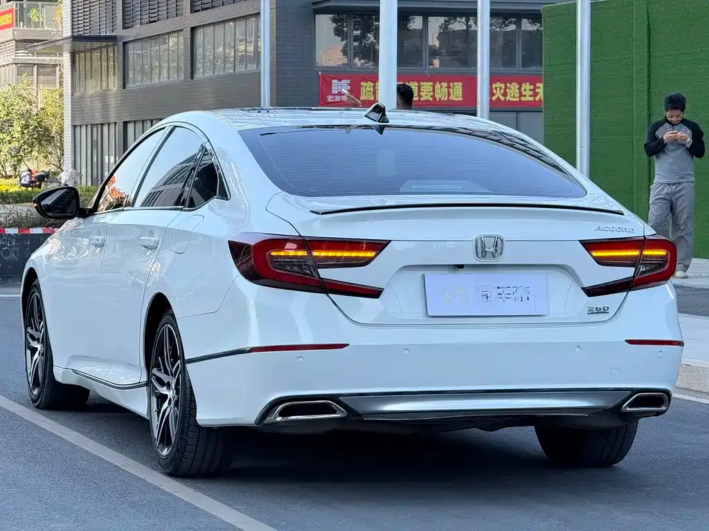 Honda Accord — фото 8