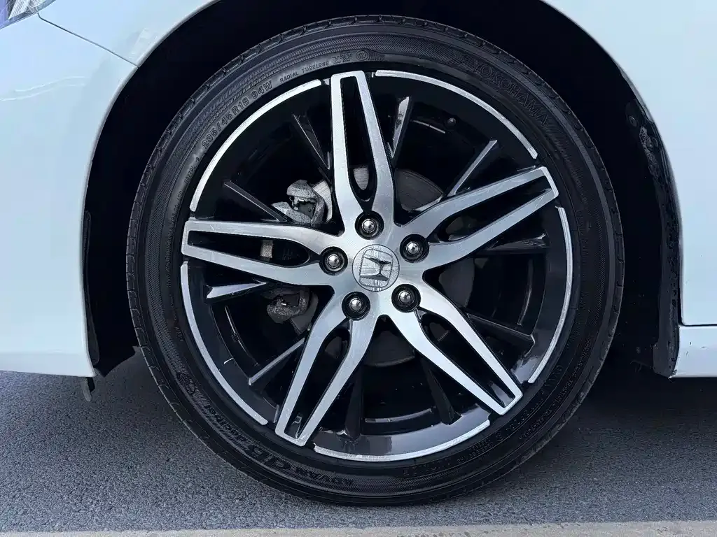 Honda Accord — фото 10