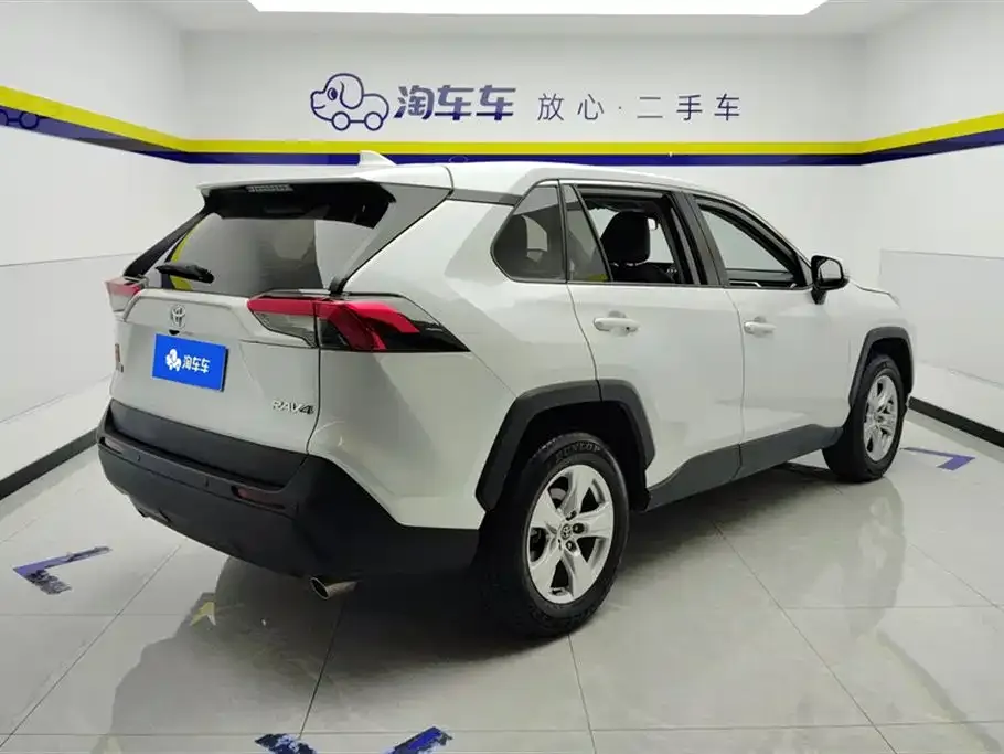 Toyota RAV4 — фото 8