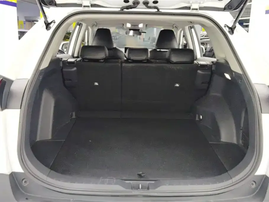 Toyota RAV4 — фото 2