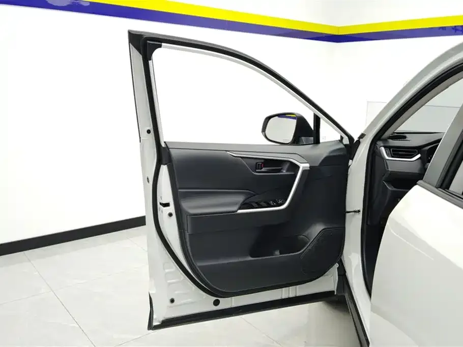 Toyota RAV4 — фото 10
