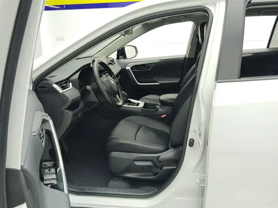 Toyota RAV4 — фото 3