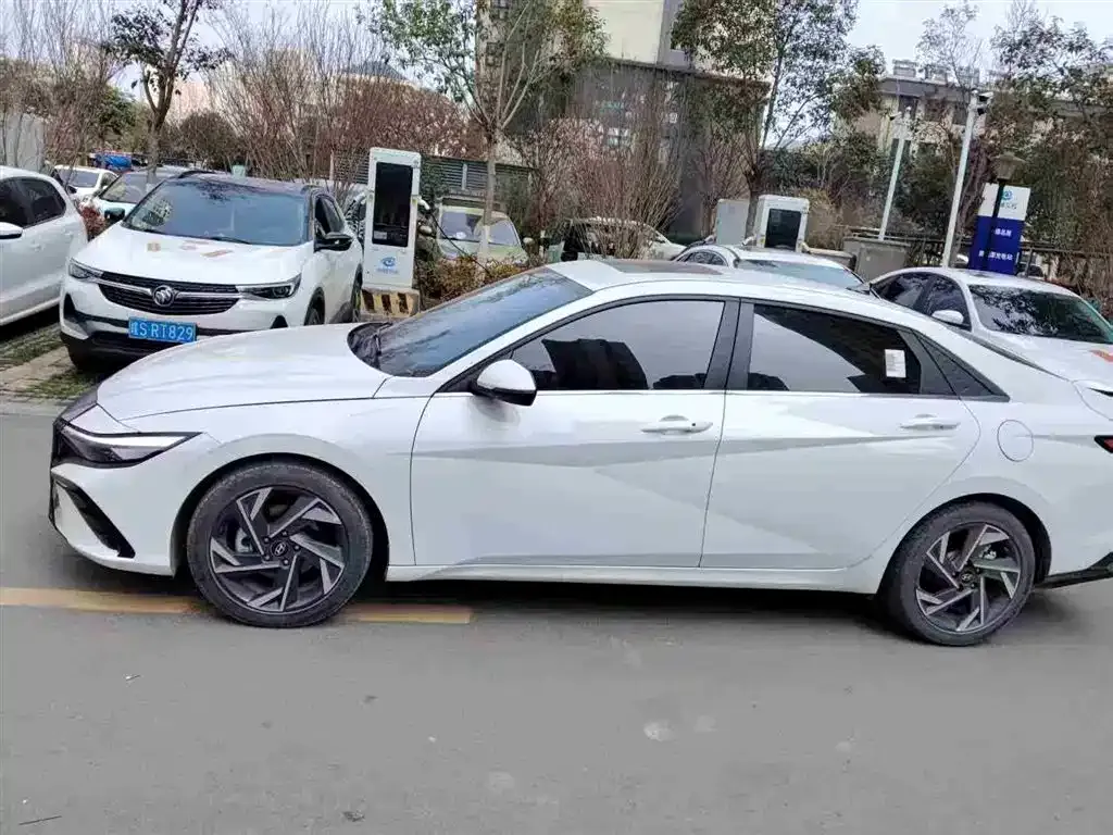 Hyundai Elantra 2024 из CN, фото 3