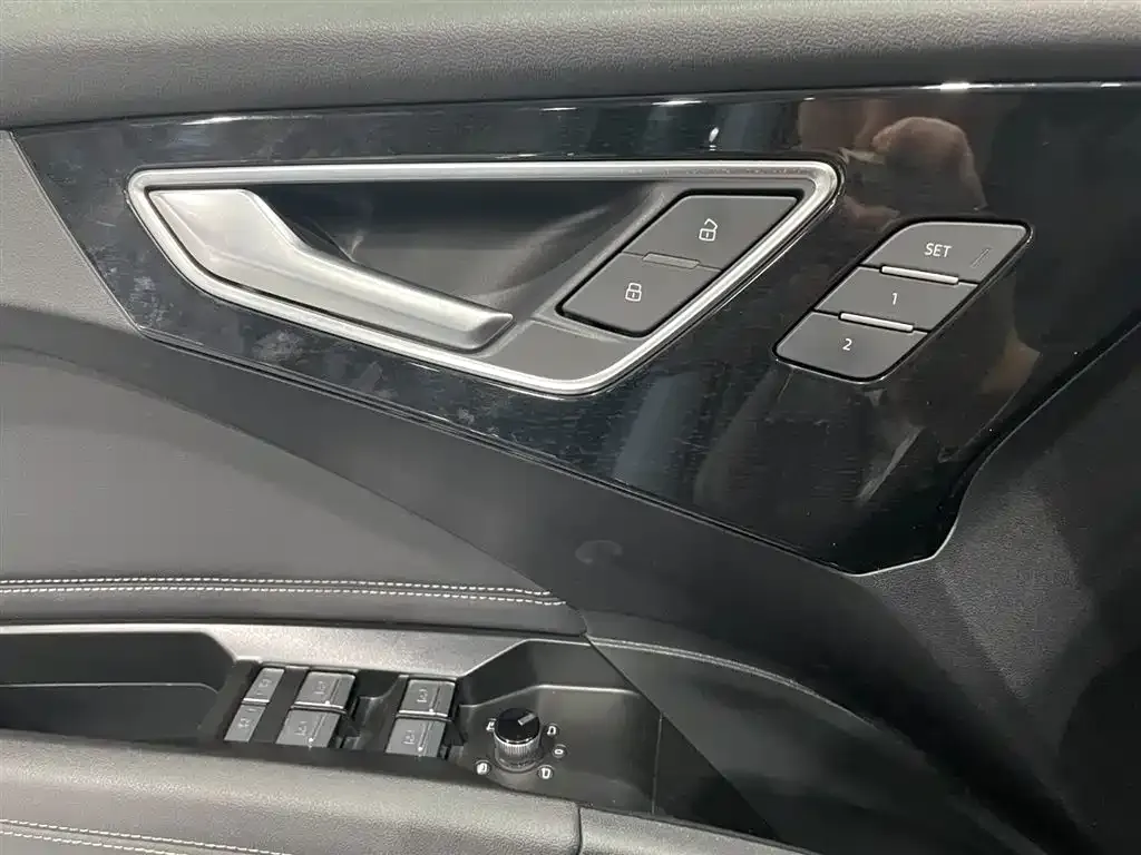 Audi Q4 e-tron — фото 9