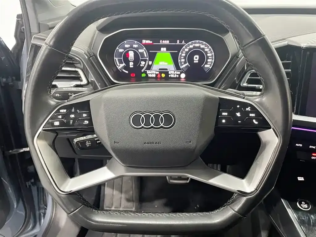 Audi Q4 e-tron — фото 10