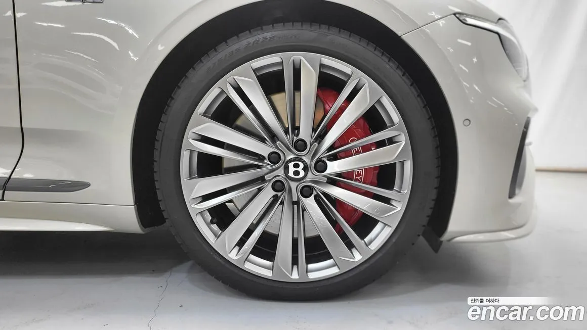 Bentley Continental 2025 из KR, фото 8