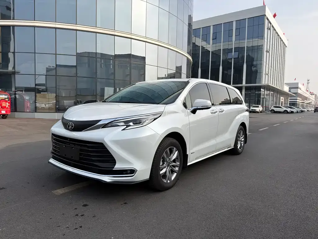 Toyota Sienna — фото 4
