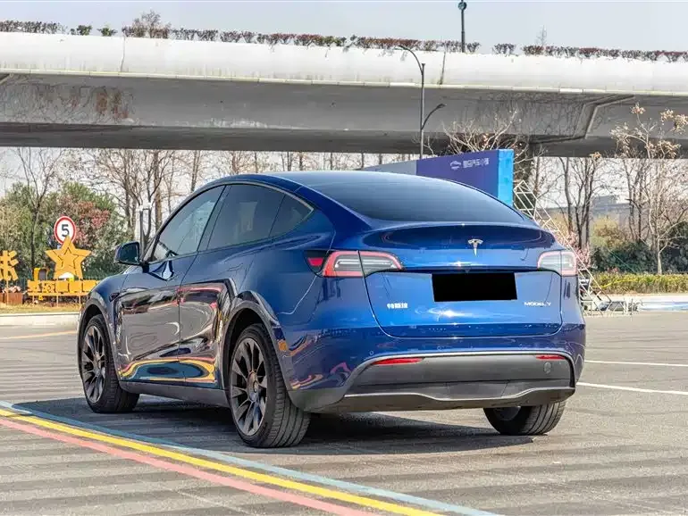 Tesla Model Y — фото 5