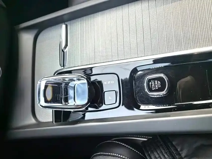 Volvo XC60 2024 из CN, фото 5