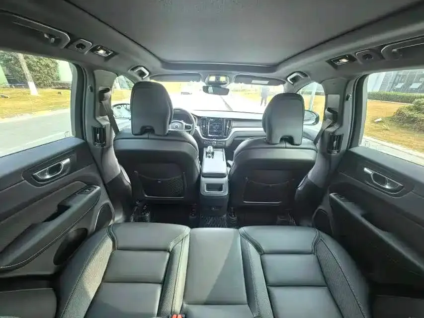 Volvo XC60 2024 из CN, фото 3