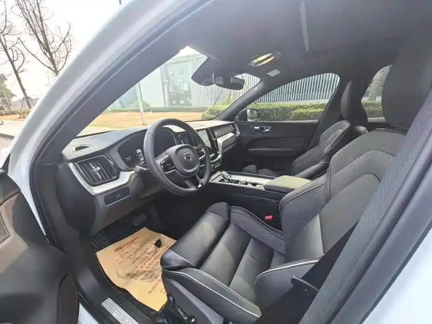 Volvo XC60 2024 из CN, фото 8