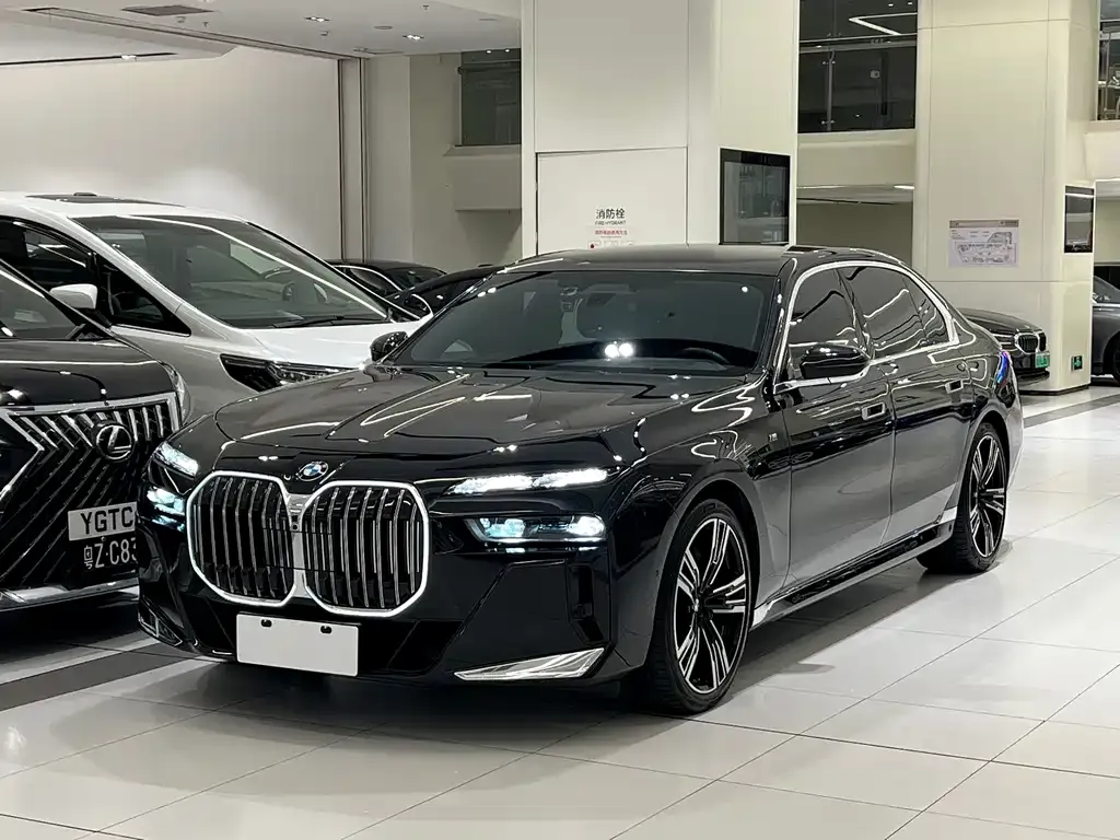 BMW 7 Series — фото 1