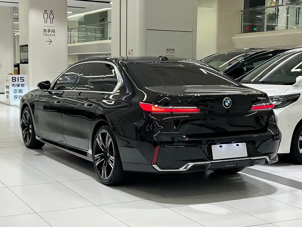 BMW 7 Series — фото 10