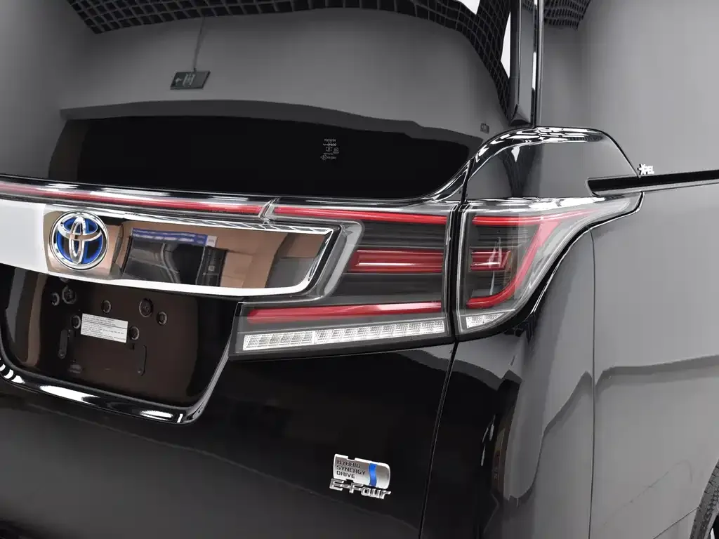 Toyota Vellfire — фото 5