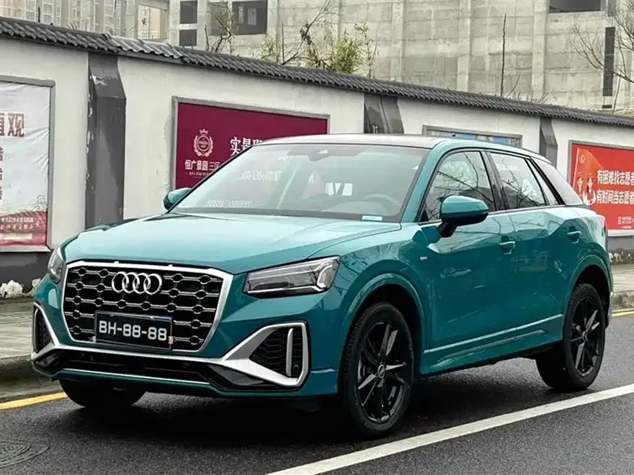 Audi Q2L — фото 1