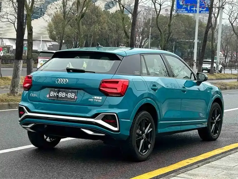 Audi Q2L — фото 4