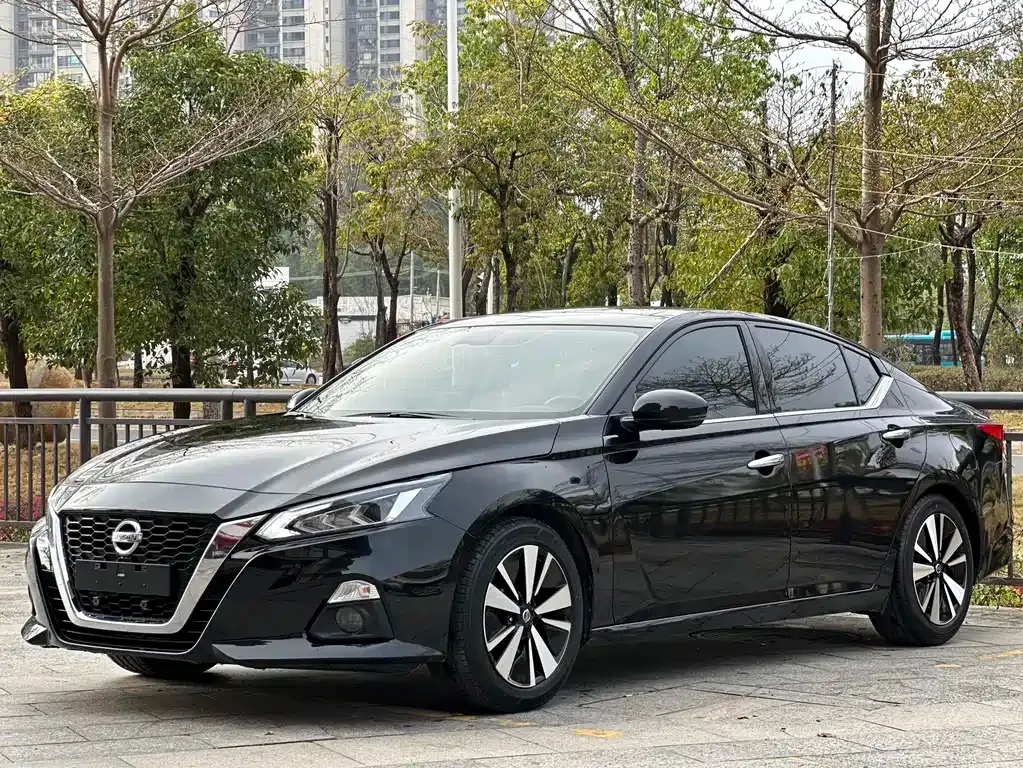 Nissan Teana — фото 1
