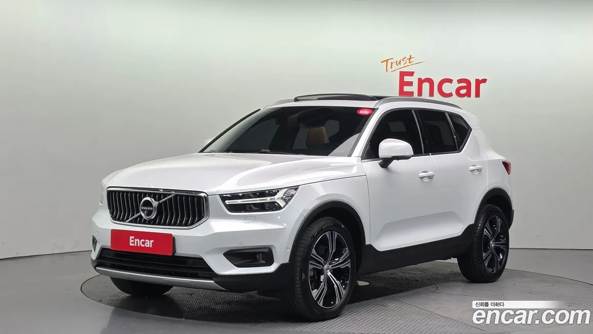 Volvo XC40 — фото 1