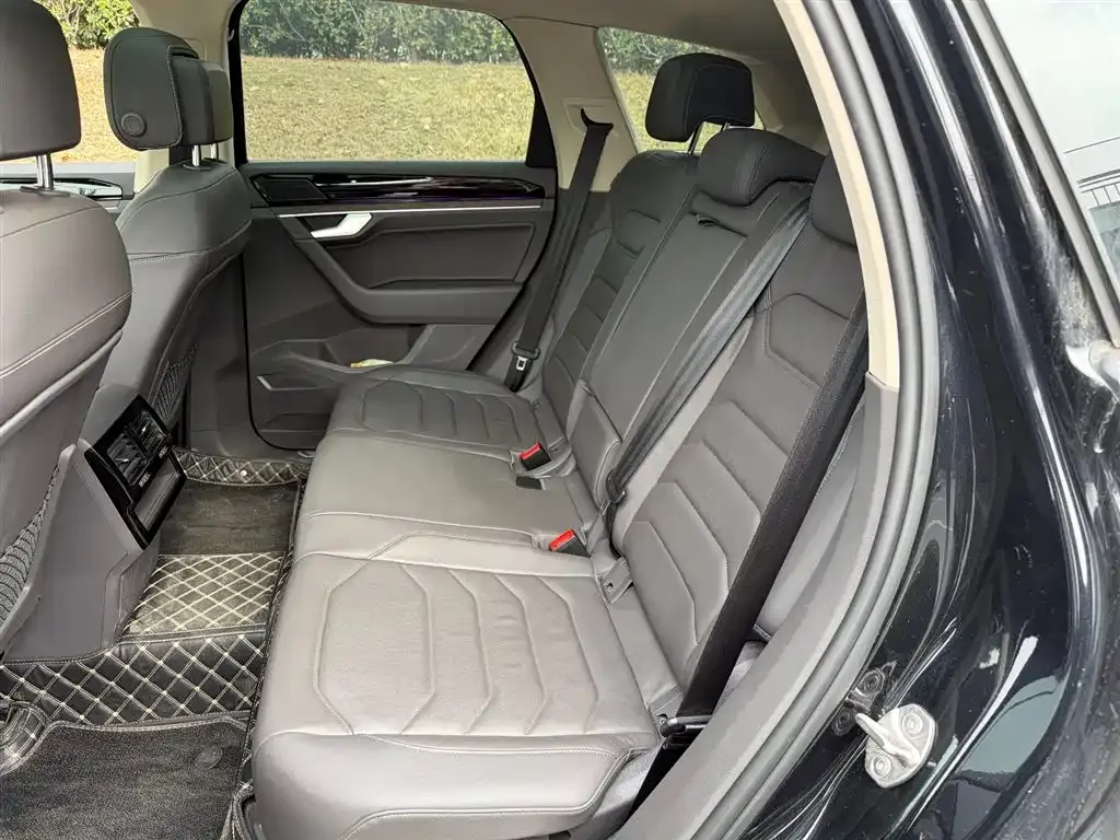 Volkswagen Touareg 2023 из CN, фото 8