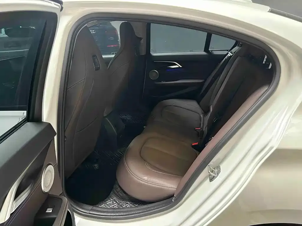 BMW 1 Series 2023 из CN, фото 5