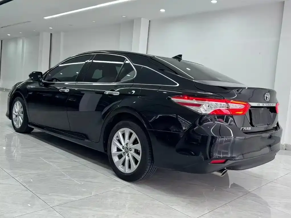 Toyota Camry 2021 из CN, фото 2