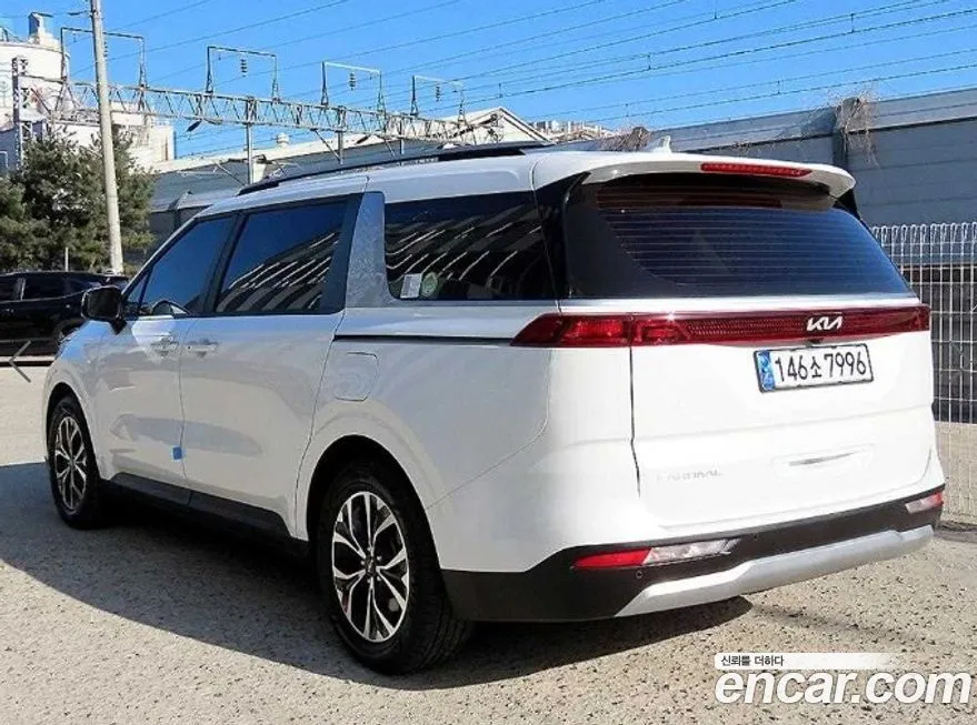Kia Carnival — фото 4