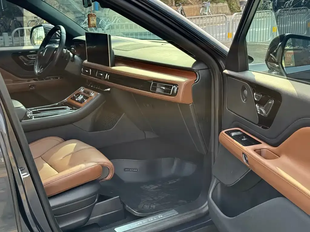 Lincoln Aviator 2023 из CN, фото 3