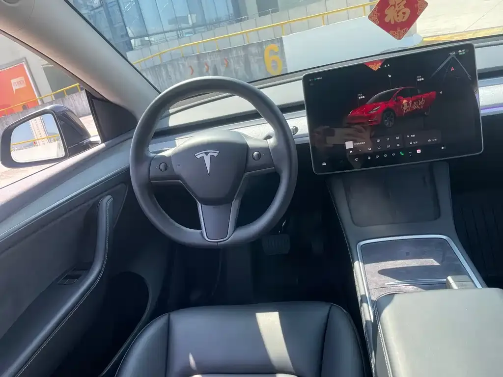 Tesla Model Y — фото 3