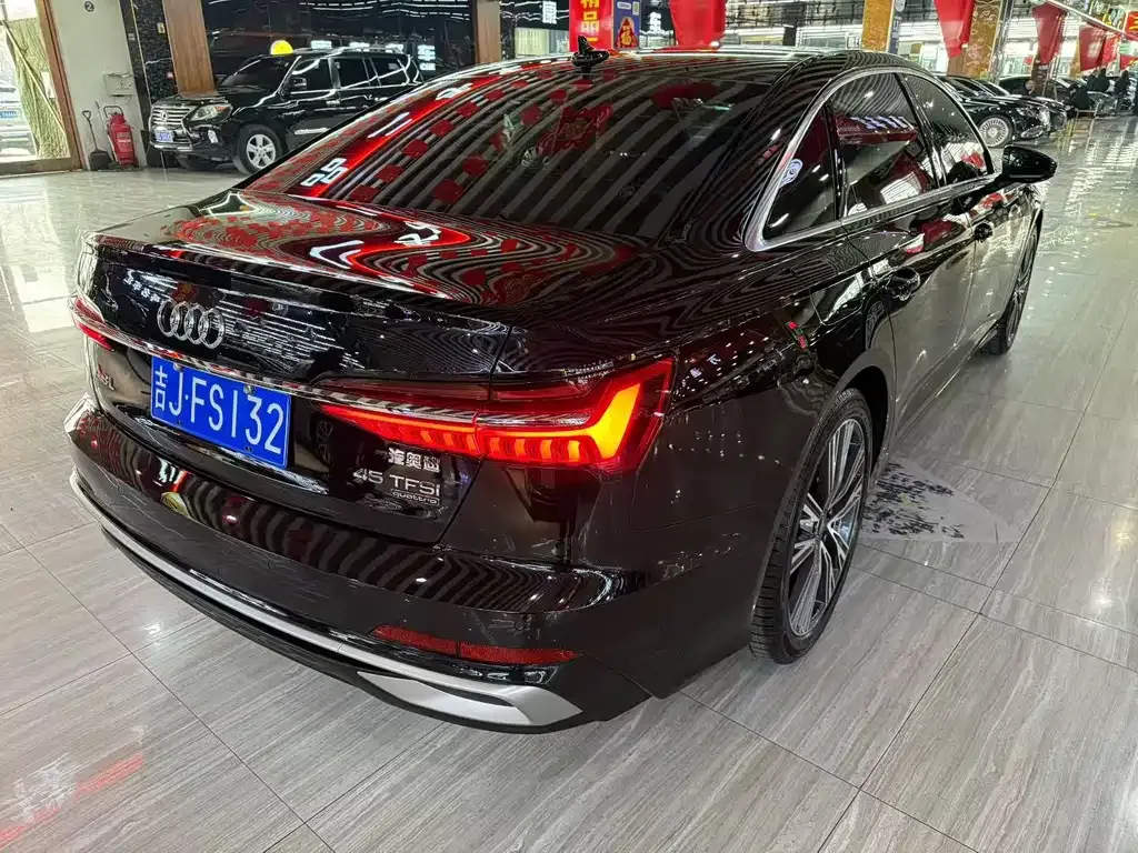 Audi A6L 2024 из CN, фото 8